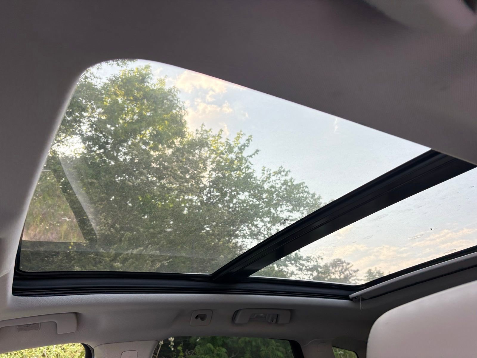 Used 2015 Cadillac SRX Luxury w/ Driver Awareness Package FWD image 11