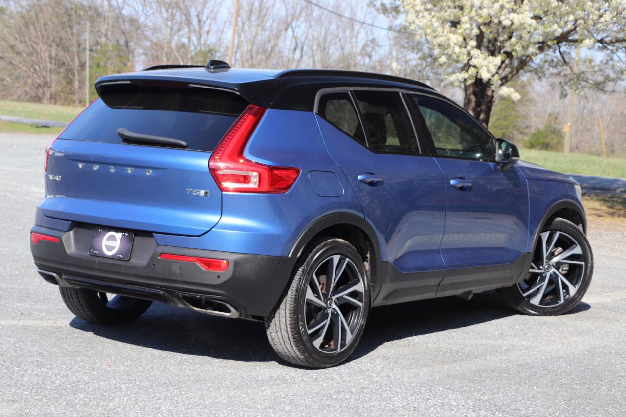 Used 2019 Volvo XC40 T5 R-Design image 3