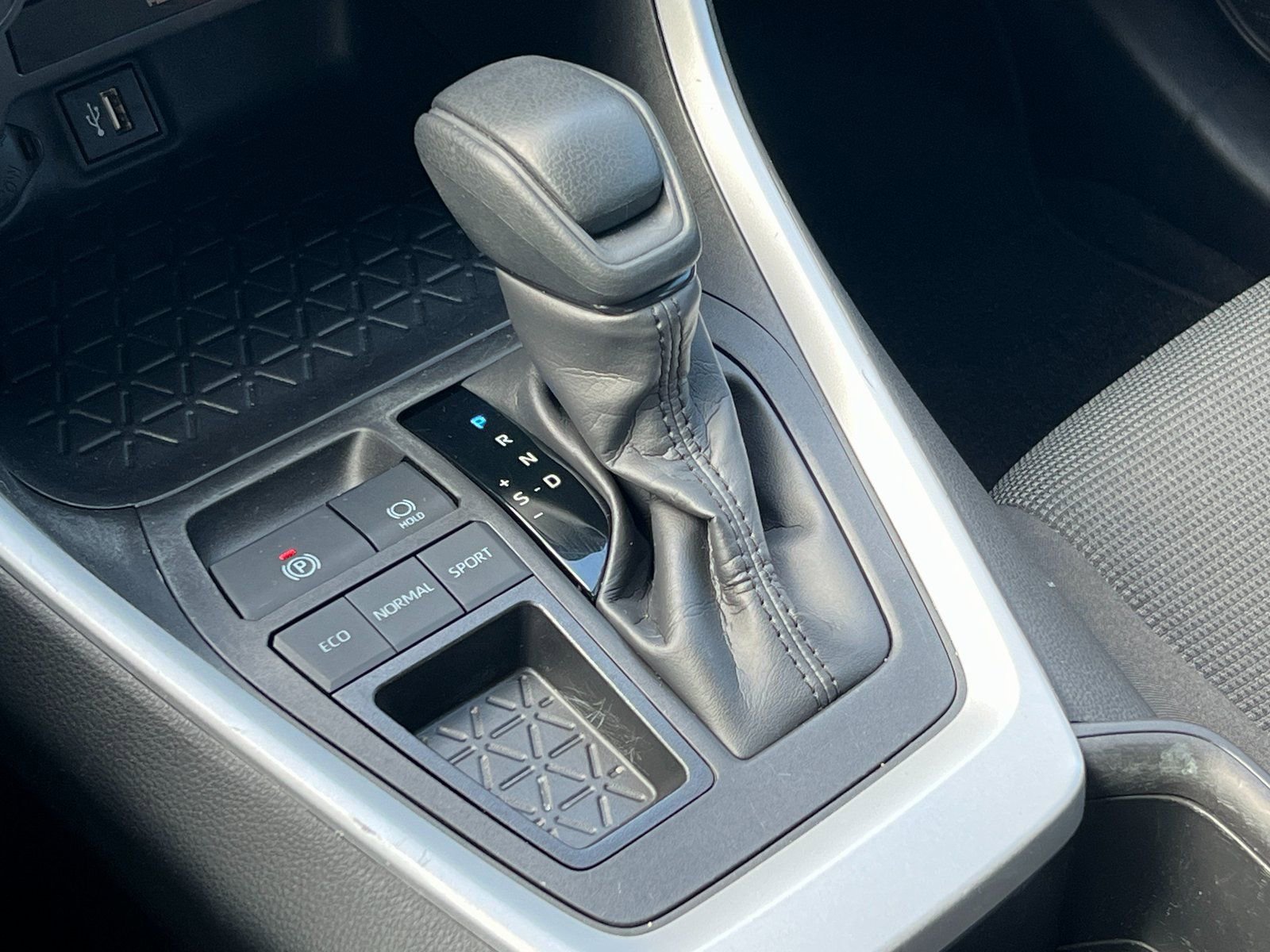 Used 2024 Toyota RAV4 LE image 21