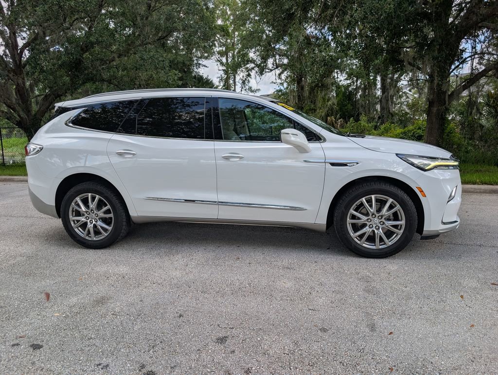 Used 2023 Buick Enclave Essence w/ Experience Buick Package AWD/4WD image 10