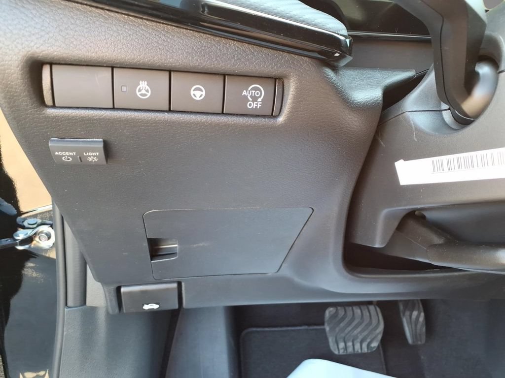 New 2026 Nissan Kicks SR w/ SR Premium Package FWD image 15