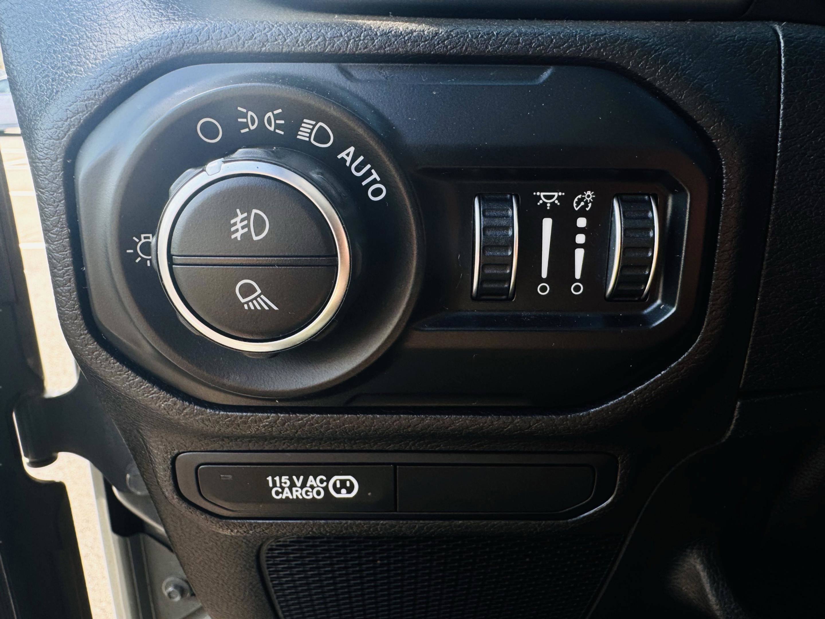 Used 2020 Jeep Gladiator Overland w/ Dual Top Group image 23