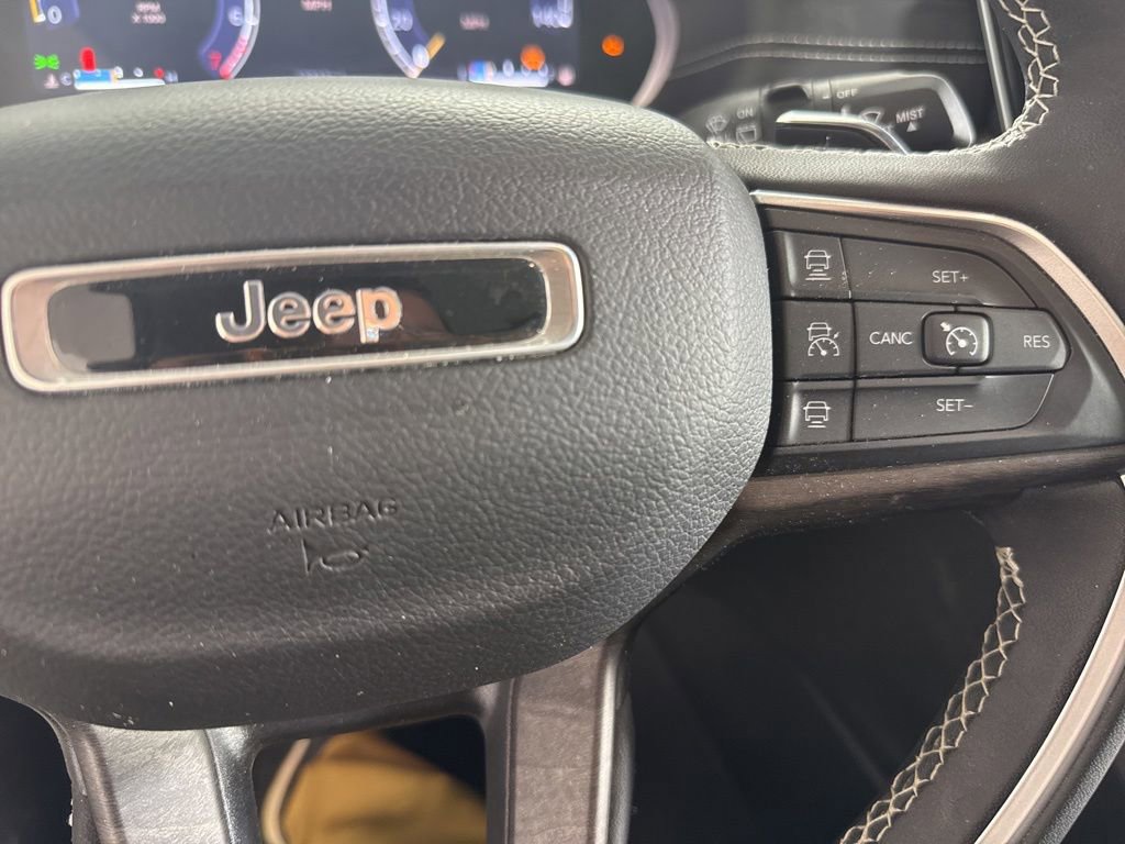 Used 2023 Jeep Grand Cherokee L Limited AWD/4WD image 20