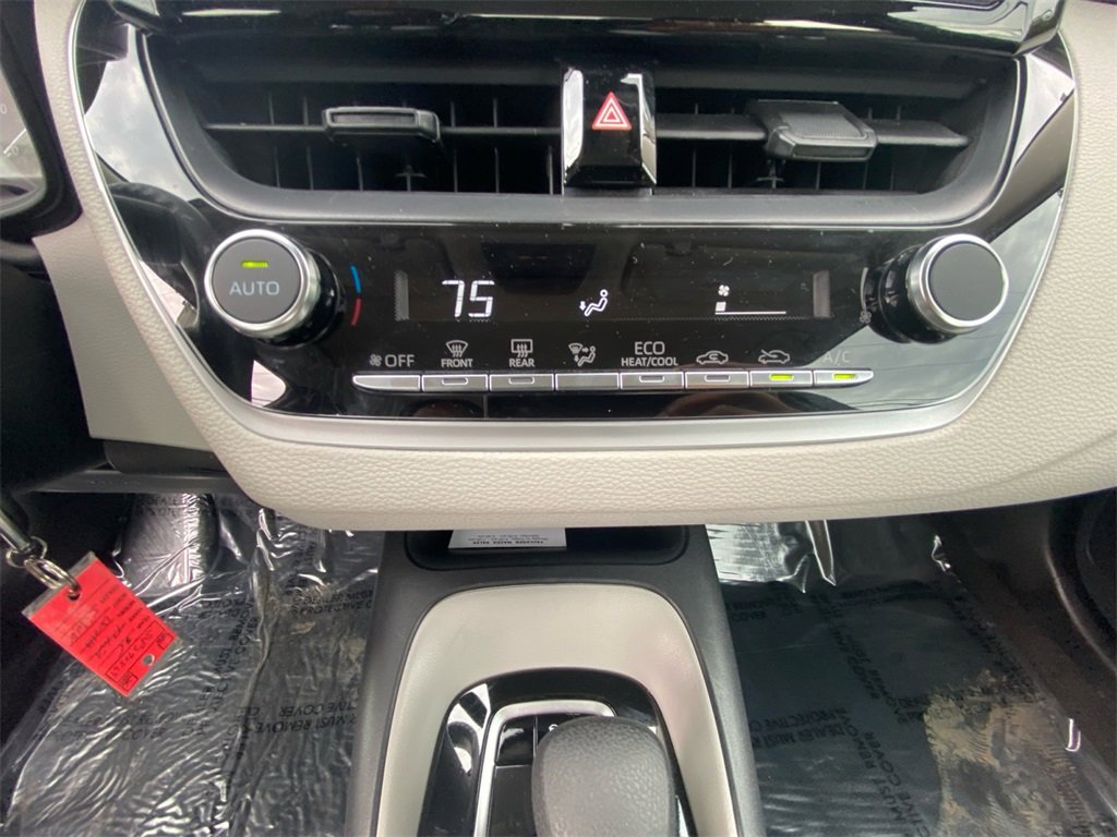 Used 2025 Toyota Corolla LE image 19
