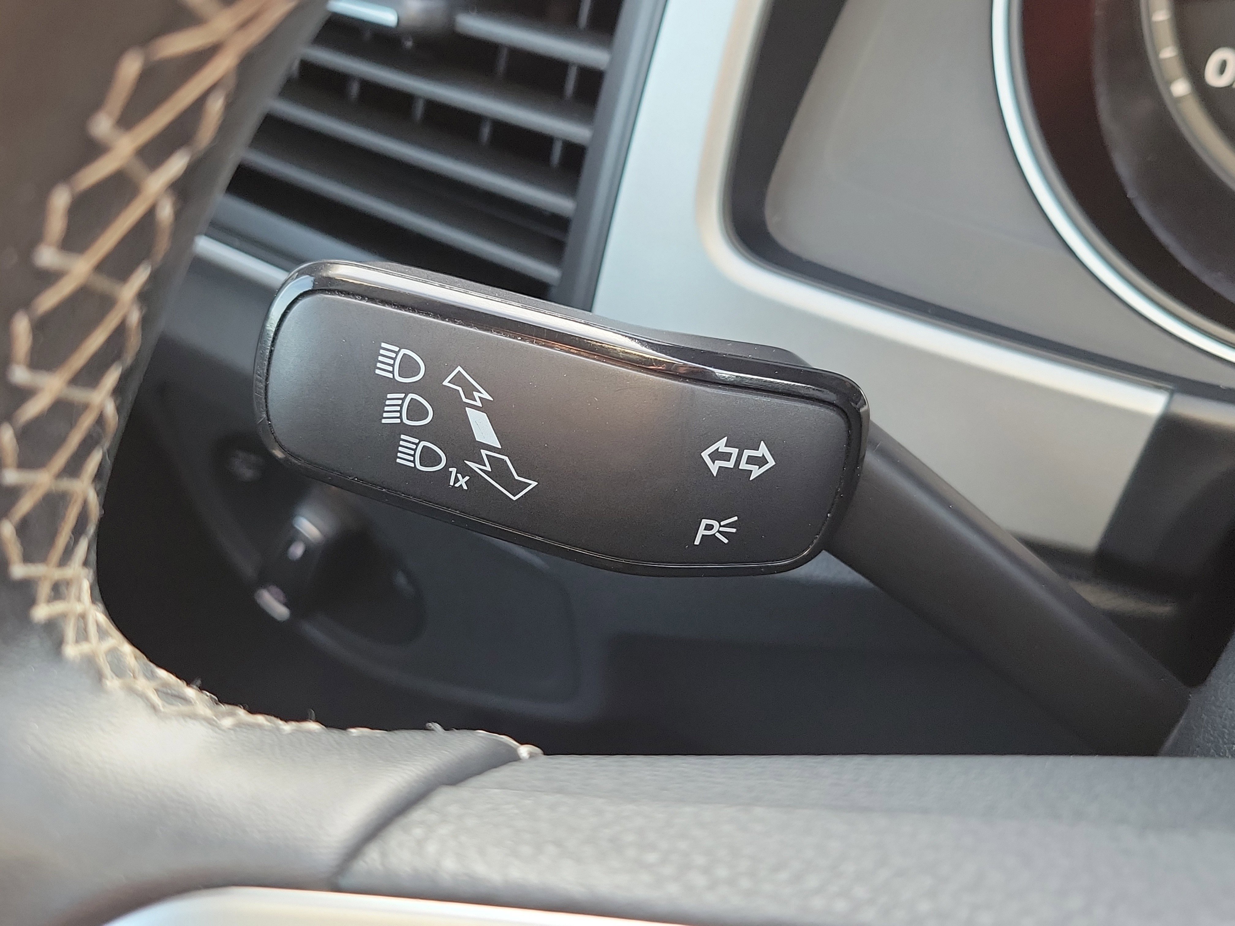 Used 2021 Volkswagen Atlas SE image 30