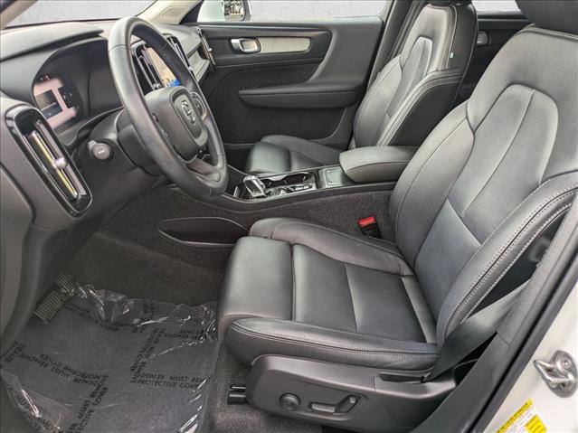 Used 2025 Volvo XC40 B5 Plus AWD/4WD image 15