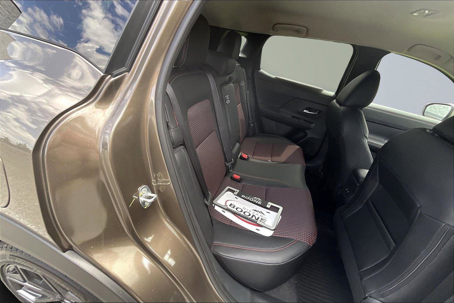 New 2025 Nissan Kicks SR image 10