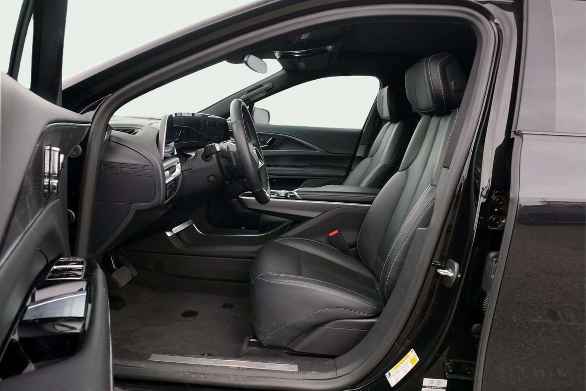 Used 2024 Cadillac Lyriq Luxury RWD image 18