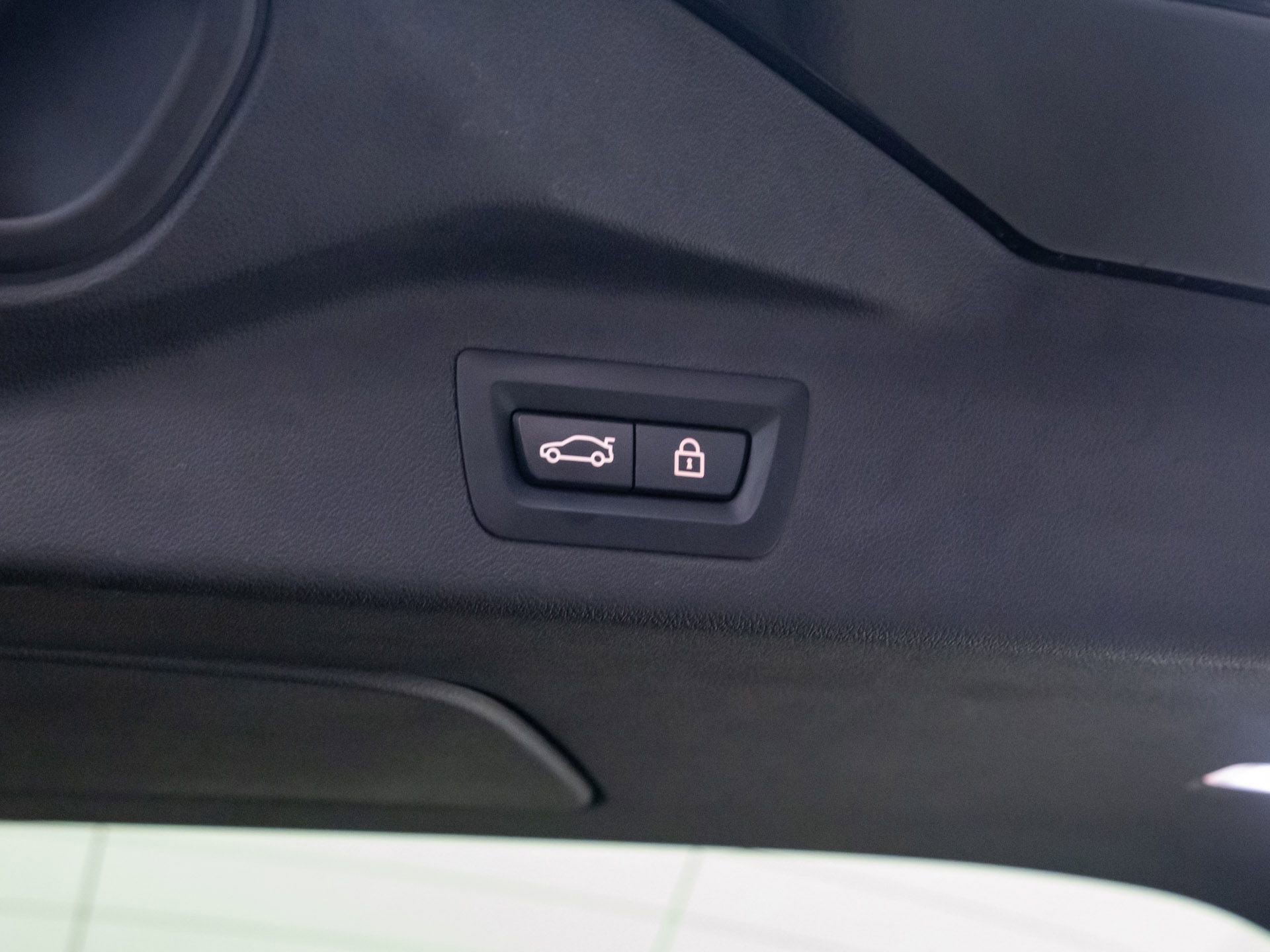 Used 2021 BMW X7 xDrive40i w/ M Sport Package image 33