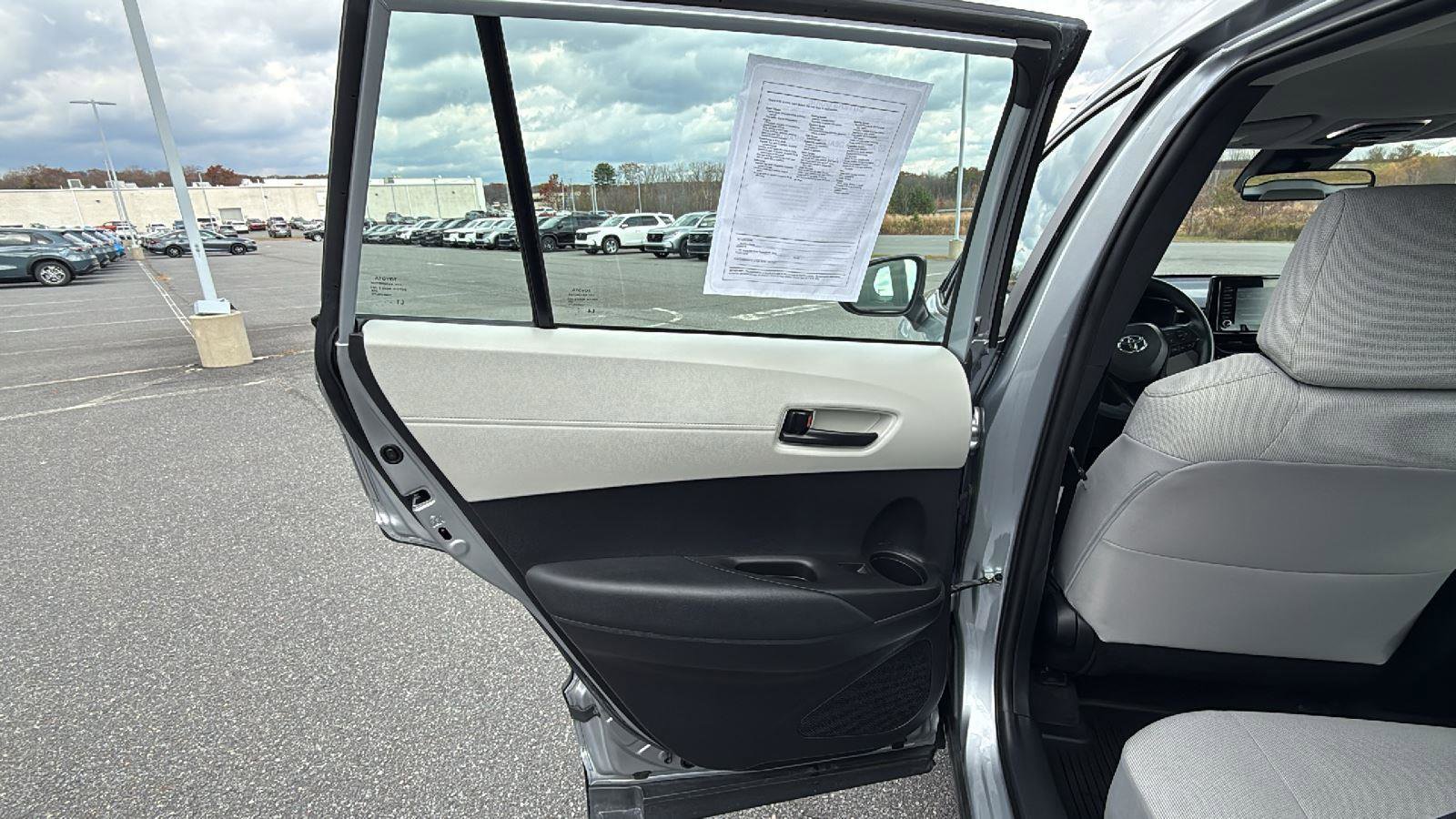 Used 2022 Toyota Corolla Cross L image 21