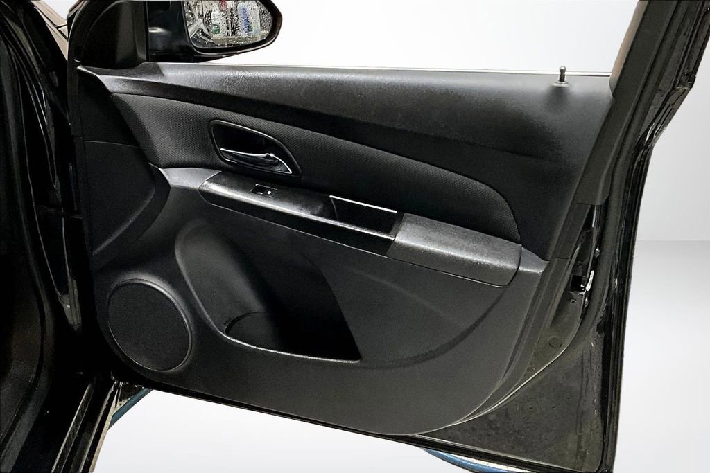 Used 2014 Chevrolet Cruze LT image 25