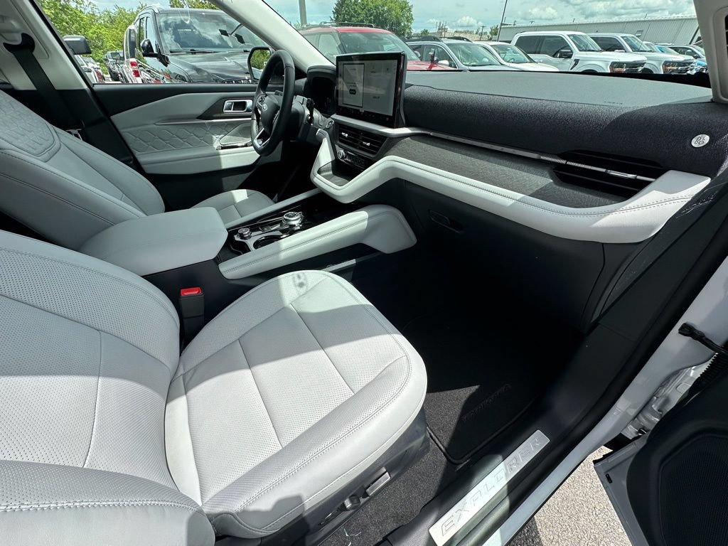 New 2026 Ford Explorer Platinum w/ LUX Leather Package AWD/4WD image 24