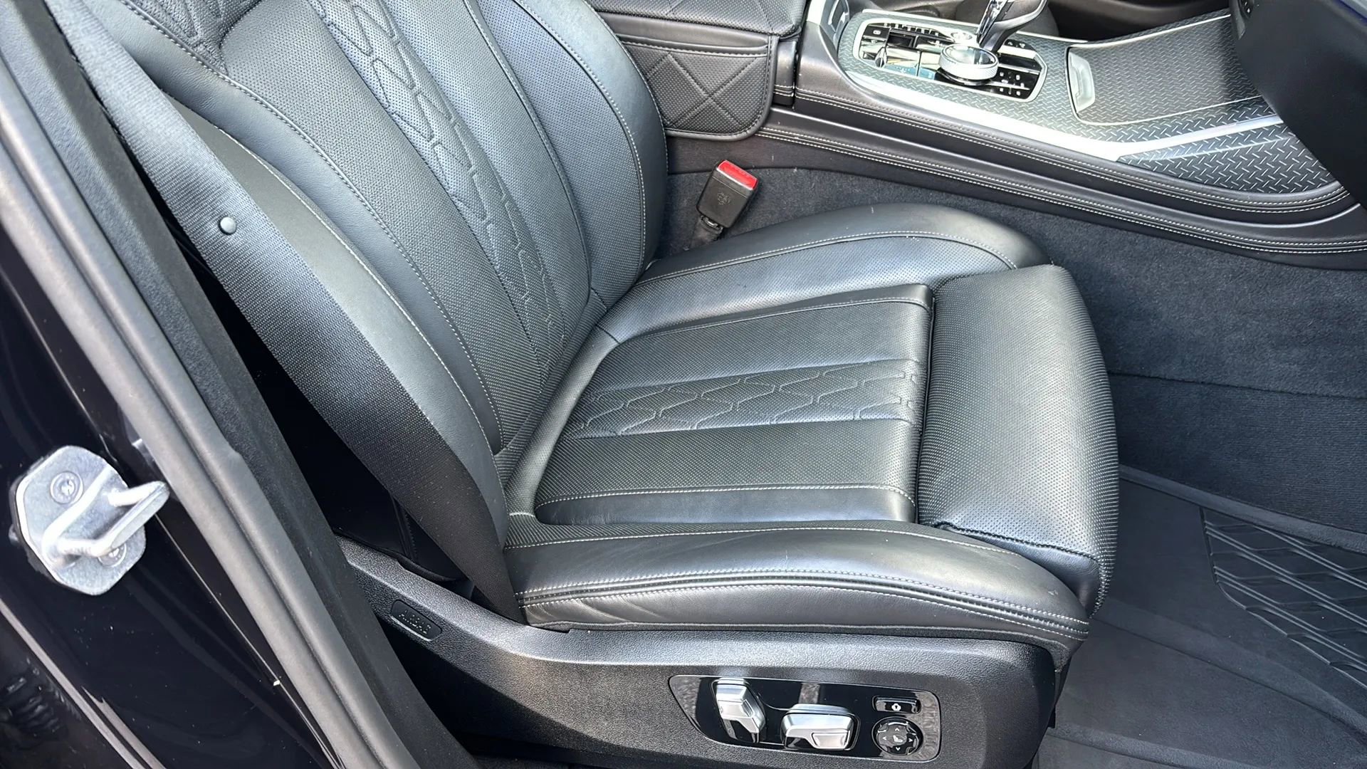 Used 2020 BMW X7 xDrive40i w/ M Sport Package image 35