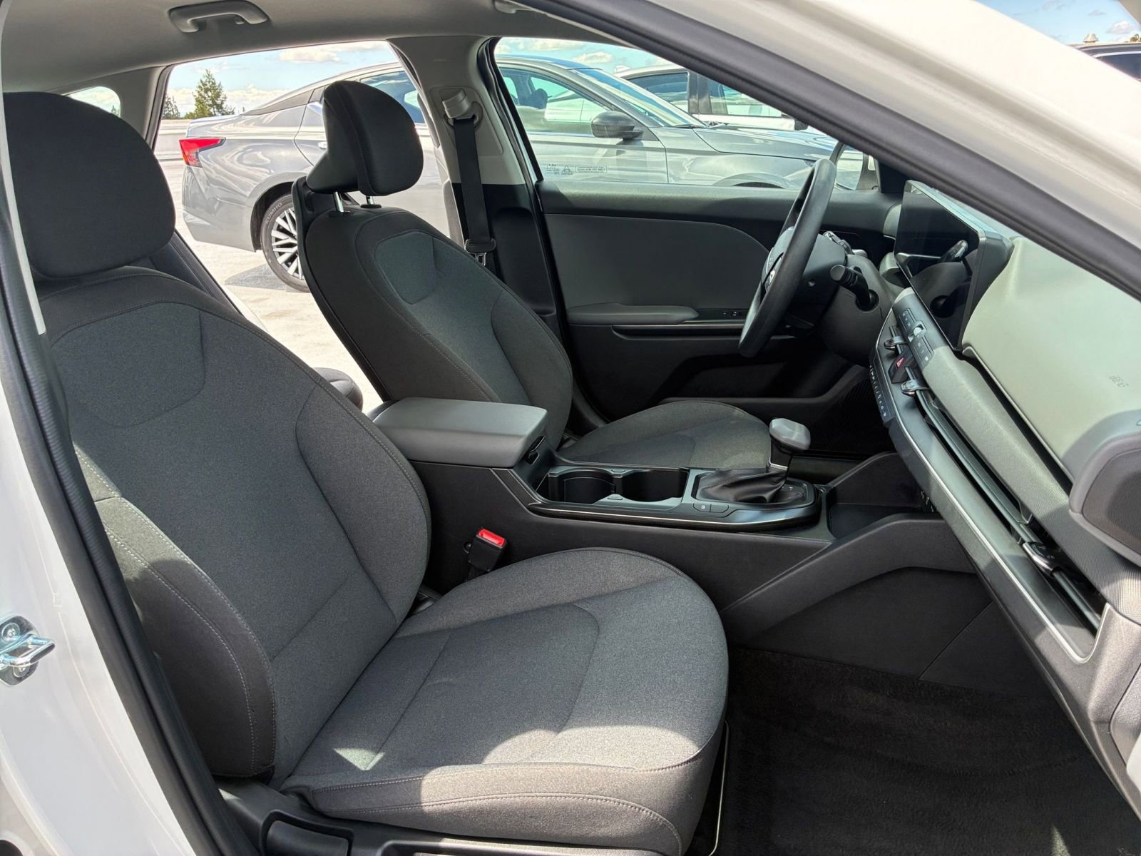 Used 2025 Kia K4 LXS FWD image 35