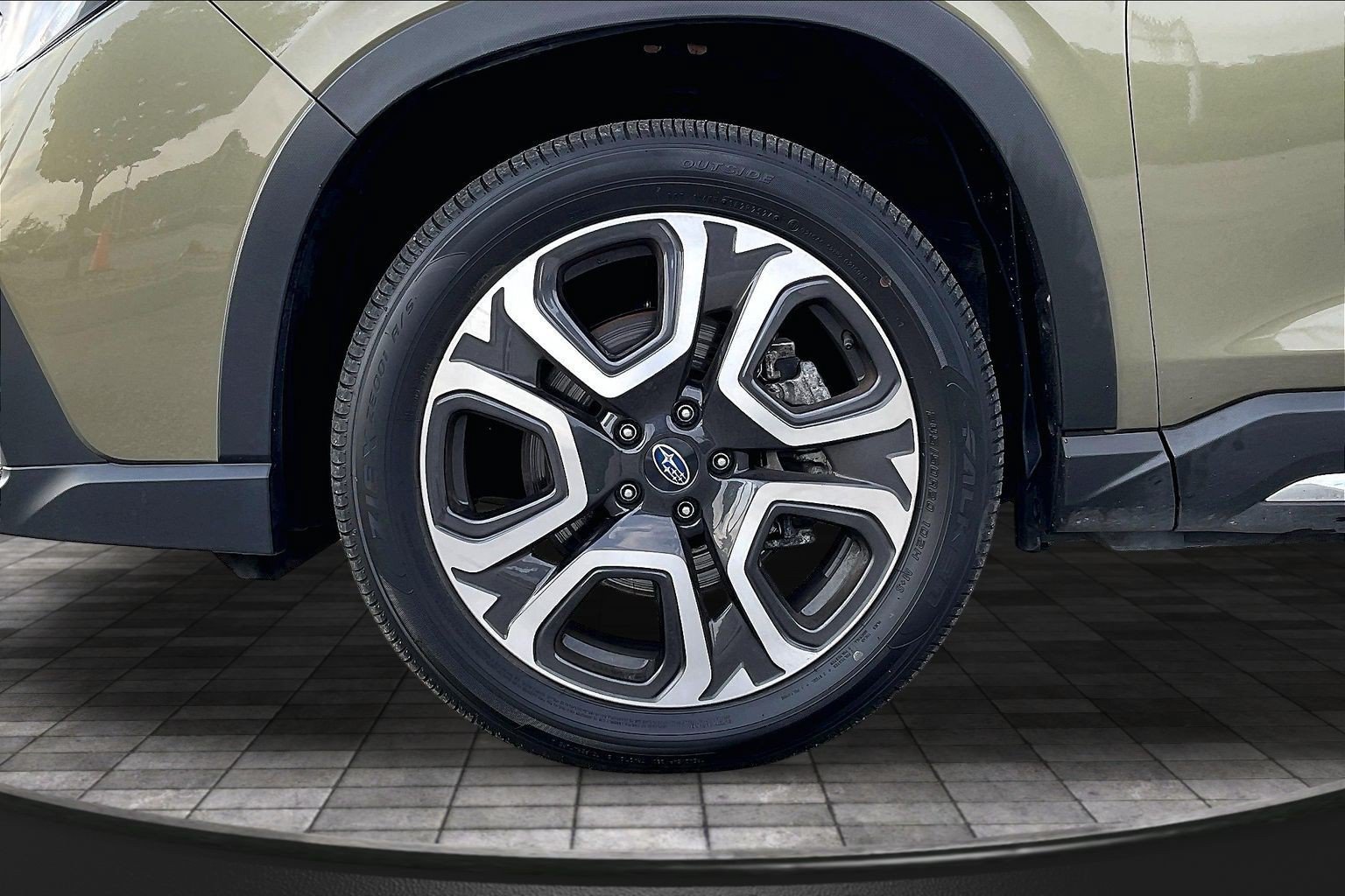 Used 2025 Subaru Ascent Limited AWD/4WD image 8