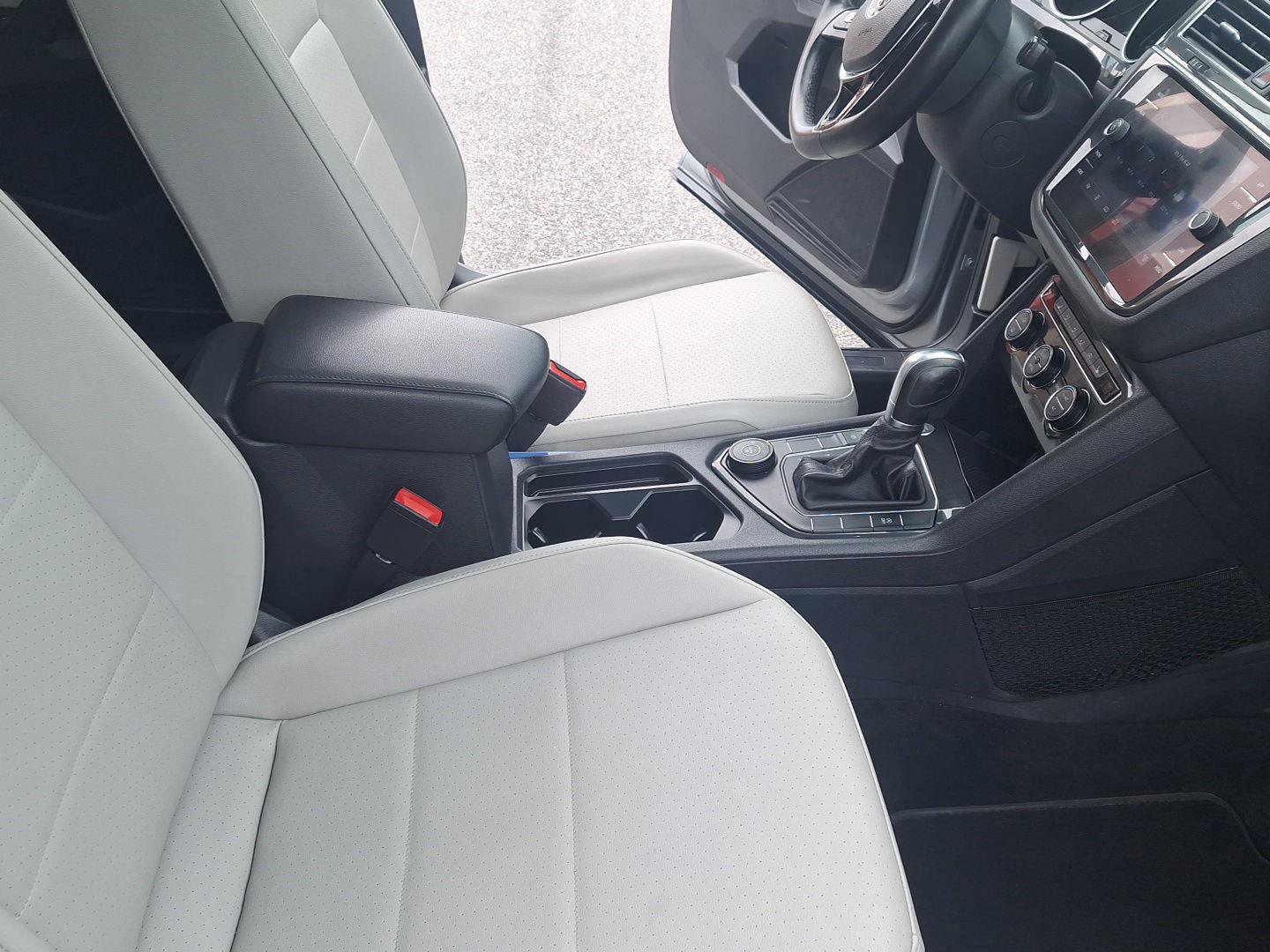 Used 2019 Volkswagen Tiguan SE w/ Panoramic Sunroof Package AWD/4WD image 18