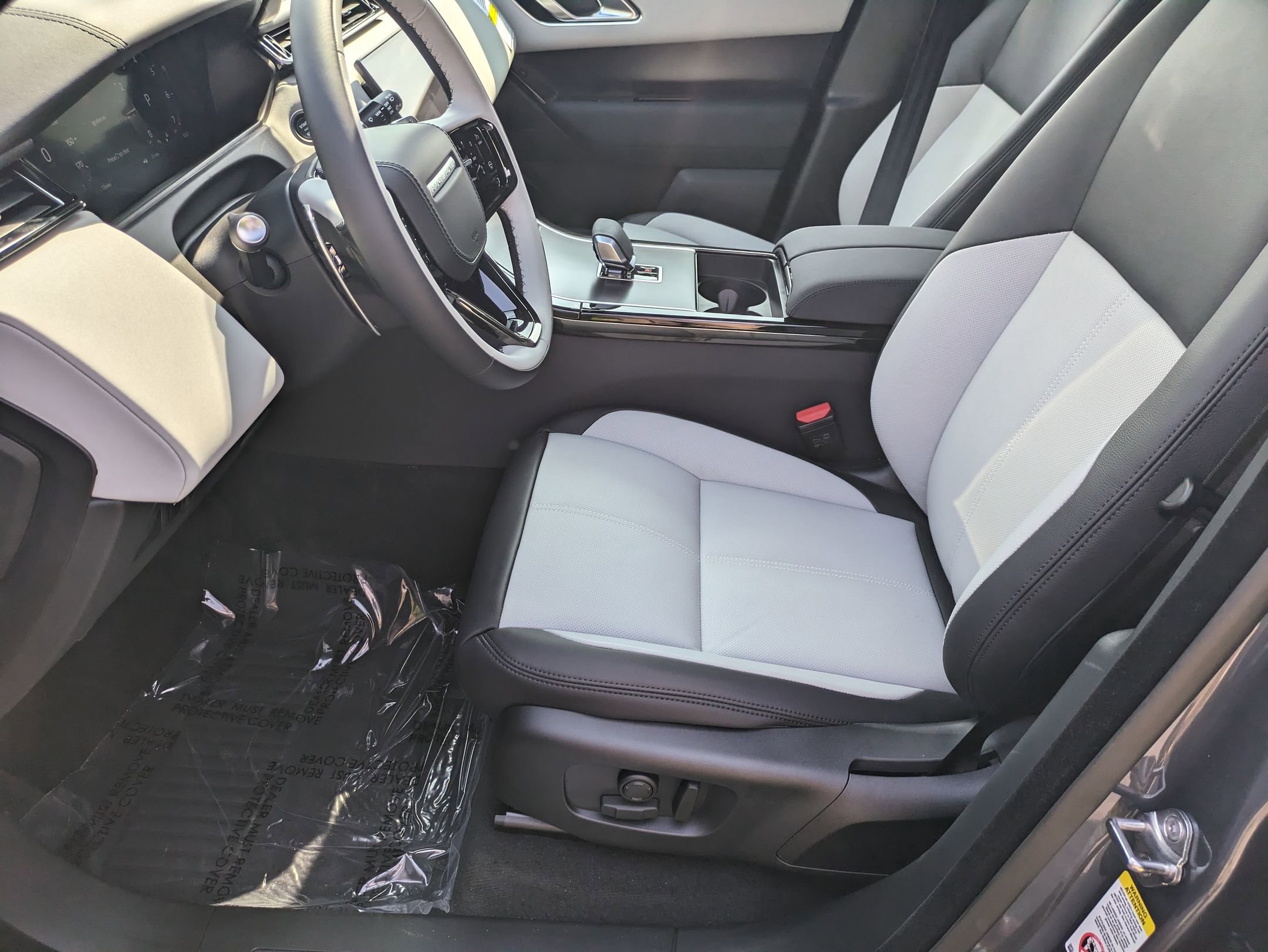 New 2026 Land Rover Range Rover Velar Dynamic SE image 22