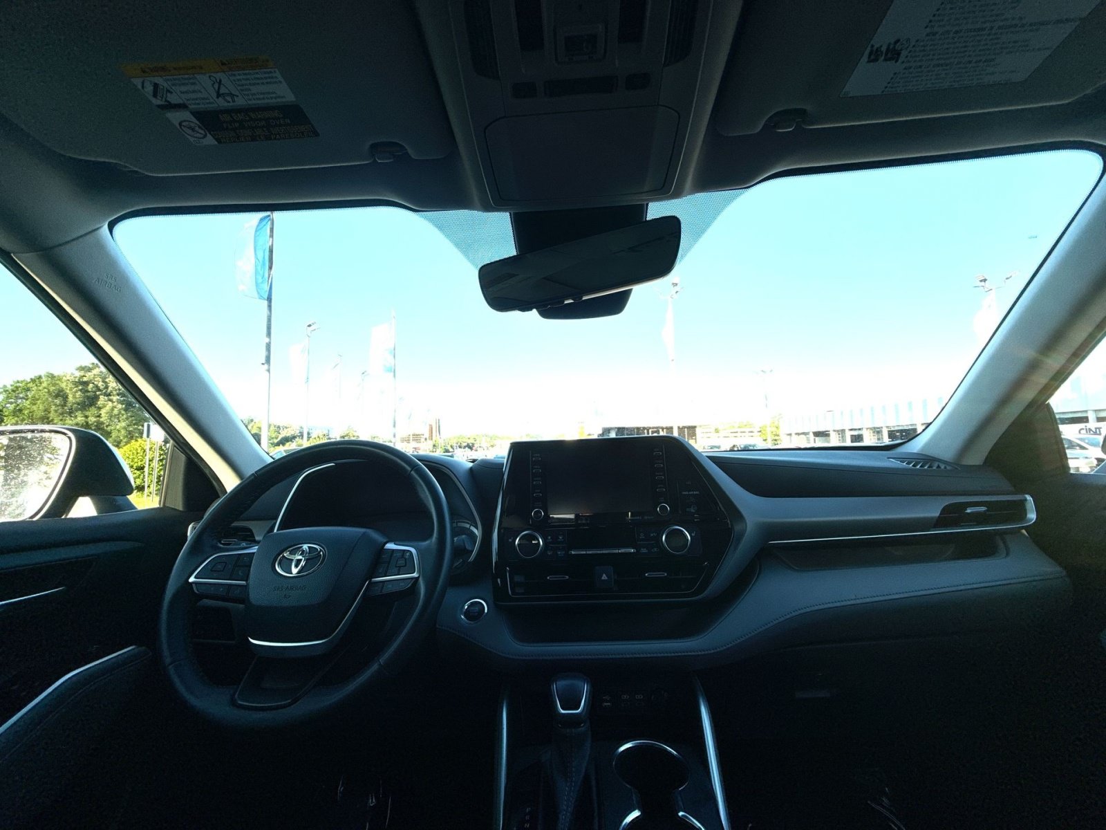 Used 2022 Toyota Highlander XLE AWD/4WD image 22