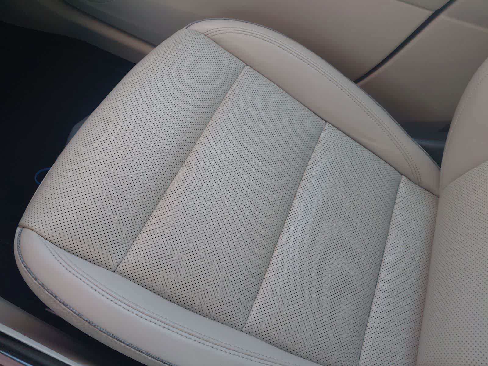 Used 2021 Buick Envision Essence w/ Technology Package I FWD image 7