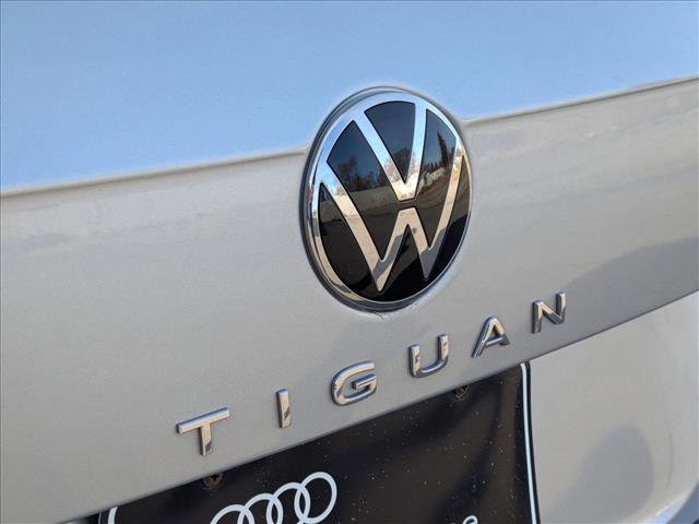 Used 2023 Volkswagen Tiguan SE R-Line image 9