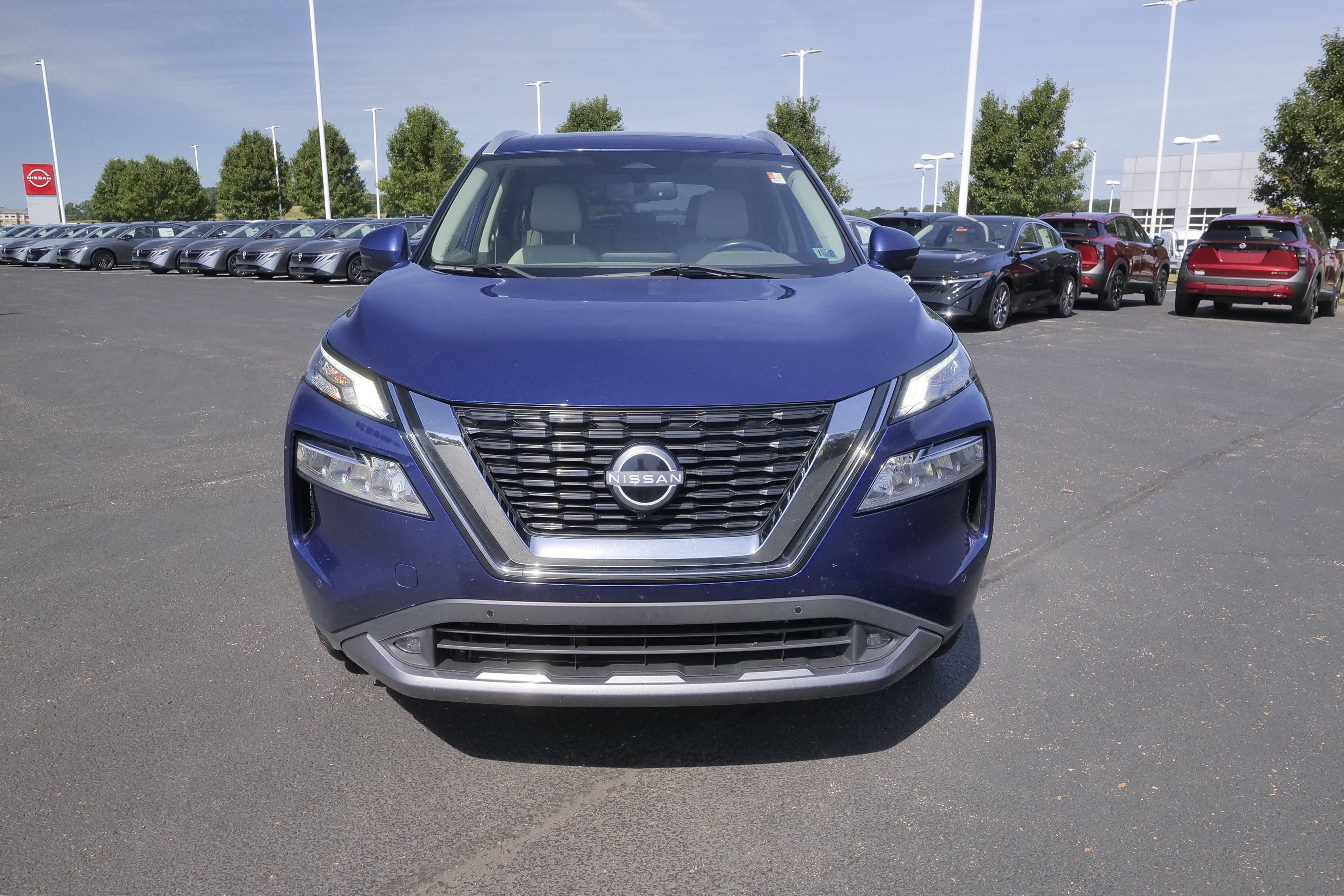Used 2022 Nissan Rogue SL w/ SL Premium Package AWD/4WD image 3