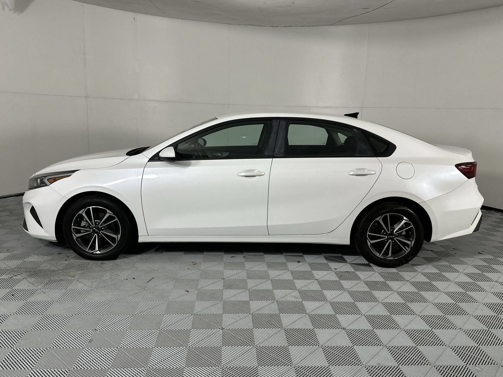 Used 2023 Kia Forte LXS FWD image 5