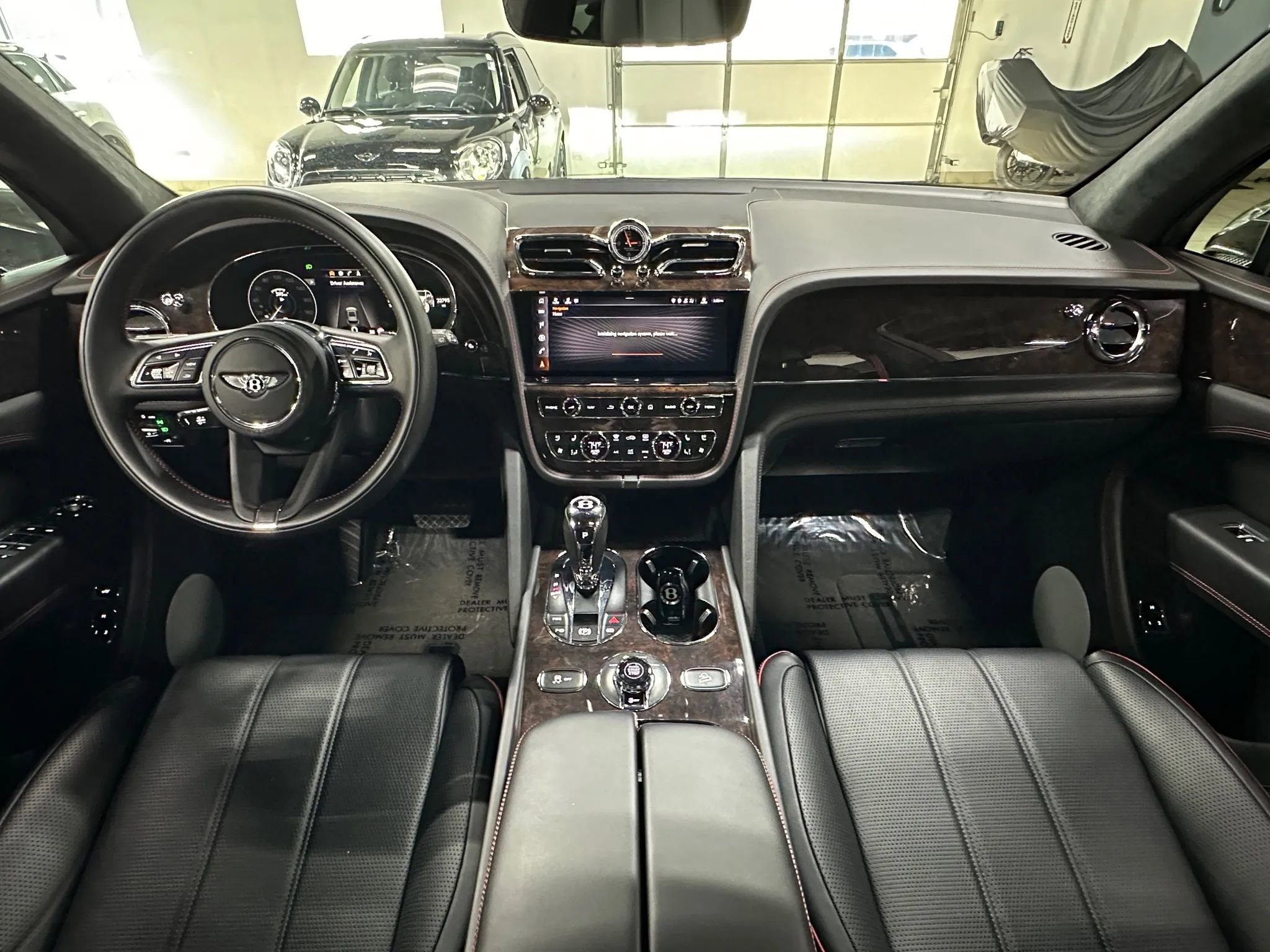 Used 2021 Bentley Bentayga image 2