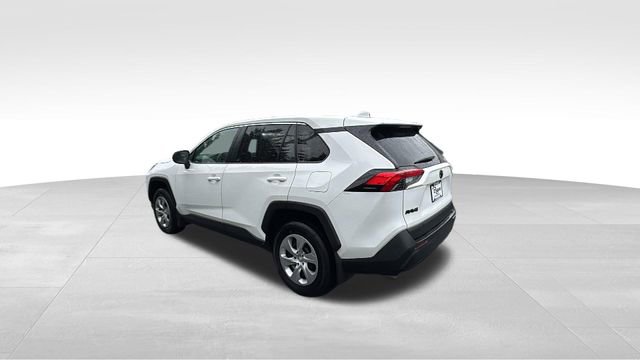 Used 2023 Toyota RAV4 LE AWD/4WD image 4