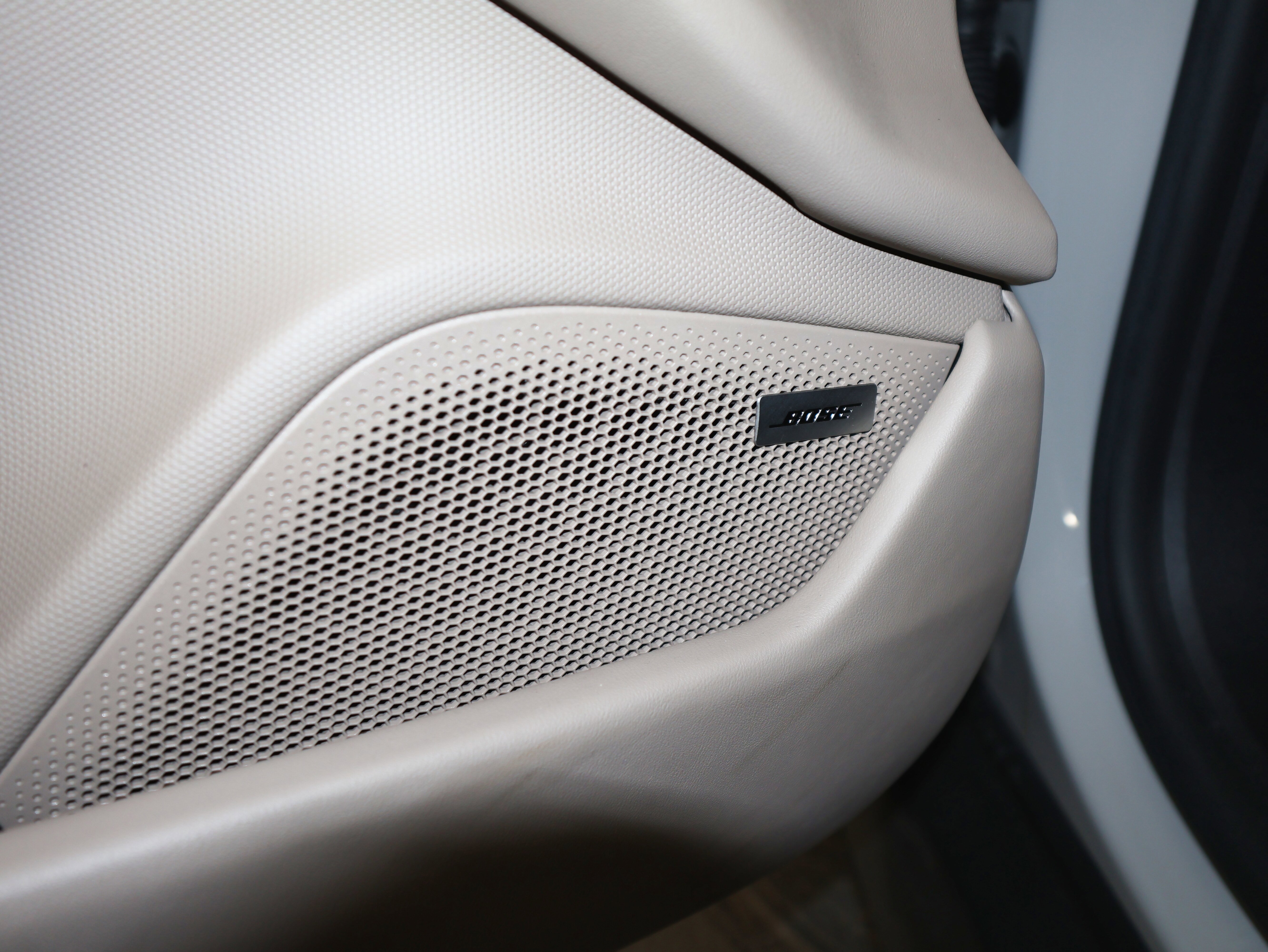 Used 2022 Porsche Taycan 4S image 26