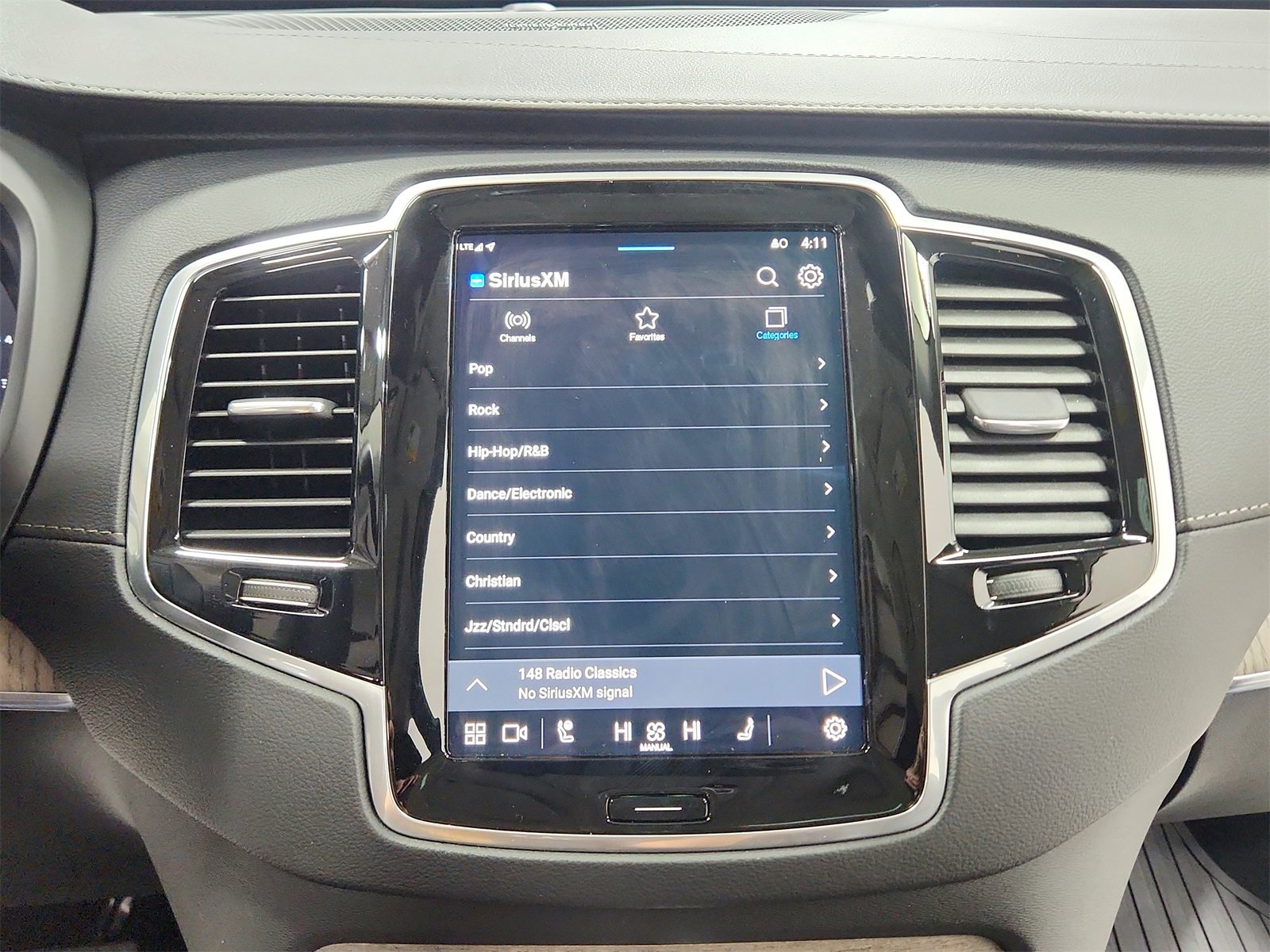 Used 2024 Volvo XC90 B6 Ultimate w/ Protection Package Premier image 28