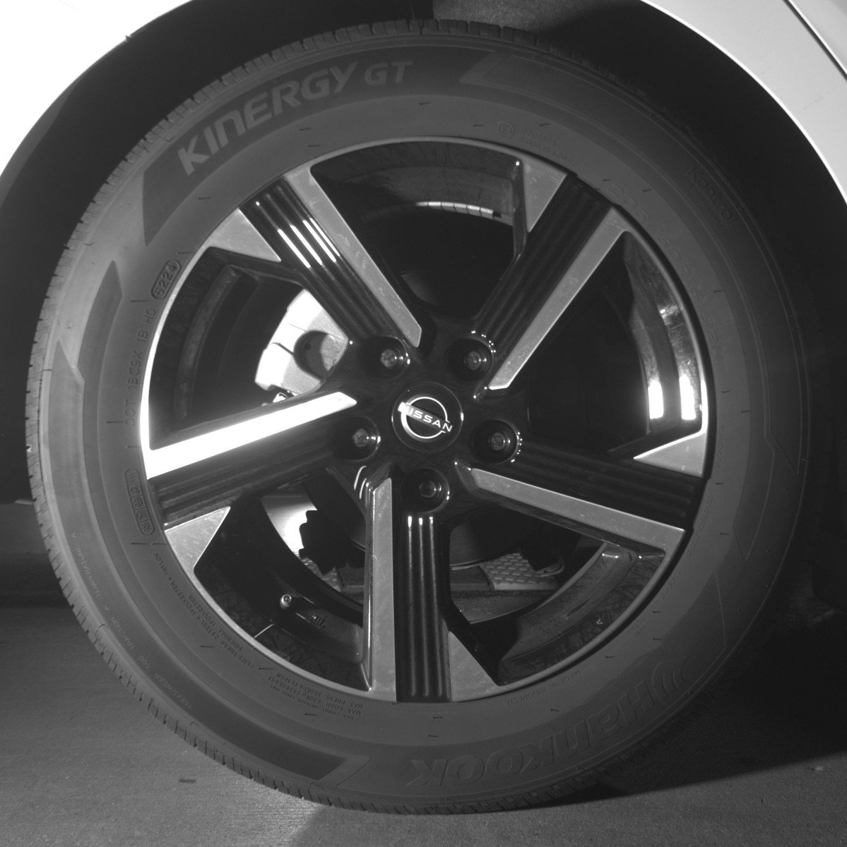 Used 2025 Nissan Sentra SV FWD image 15