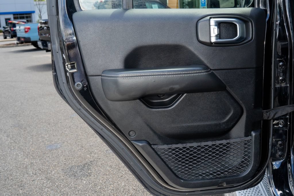 Used 2020 Jeep Wrangler Unlimited Sahara AWD/4WD image 10