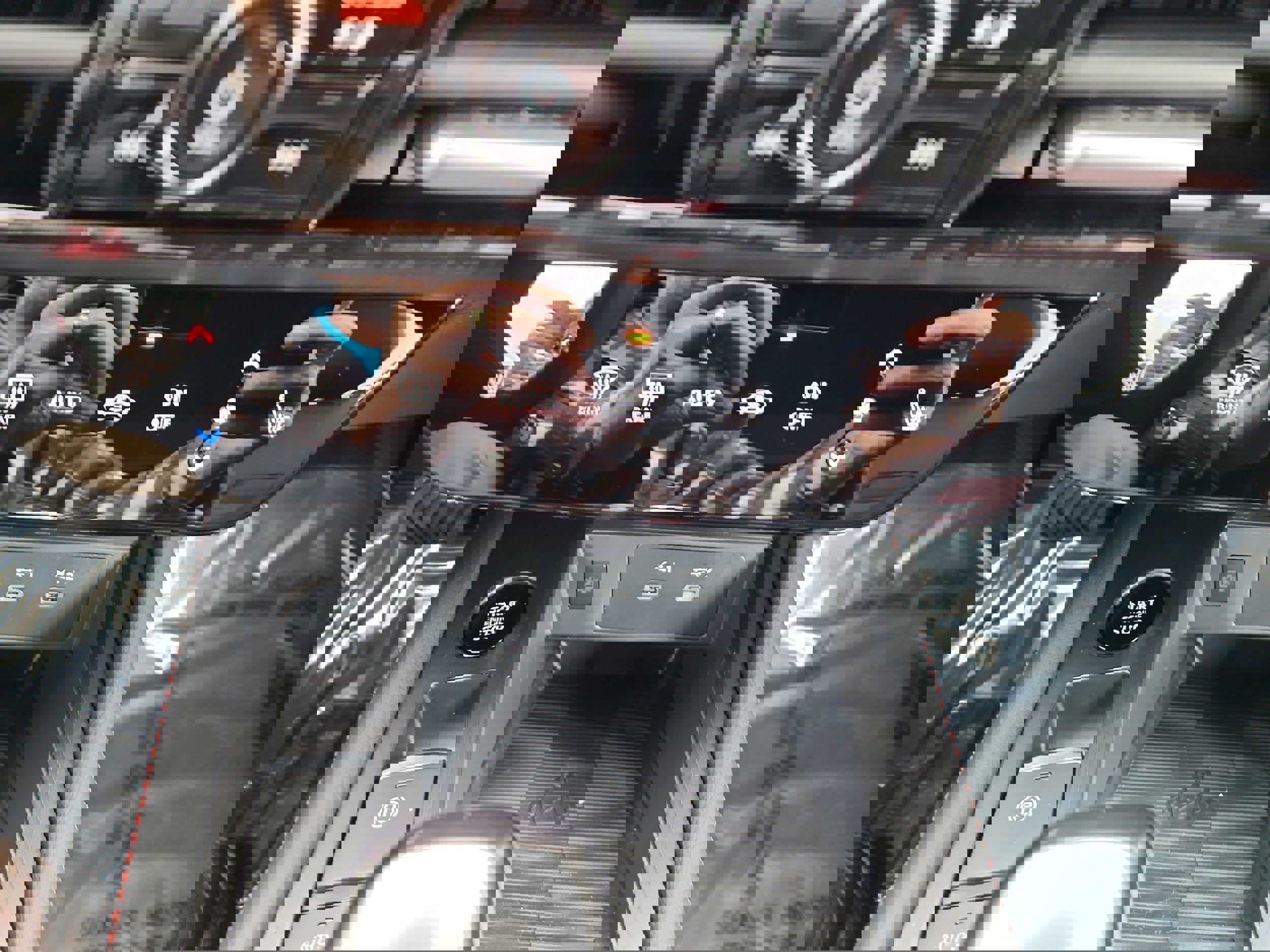 New 2026 Nissan Kicks SR image 14