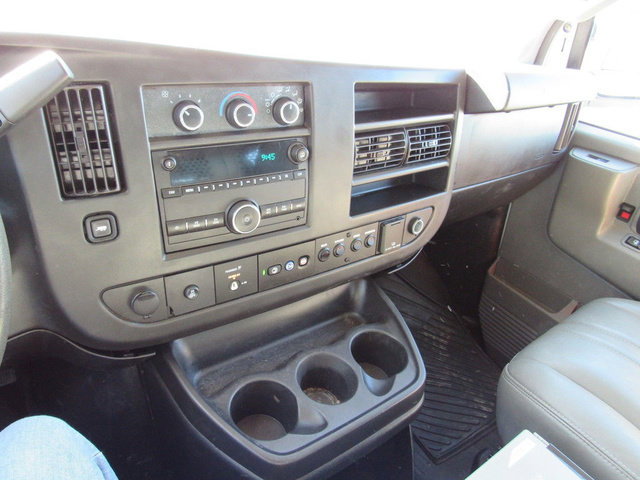 Used 2017 Chevrolet Express 2500 RWD image 31