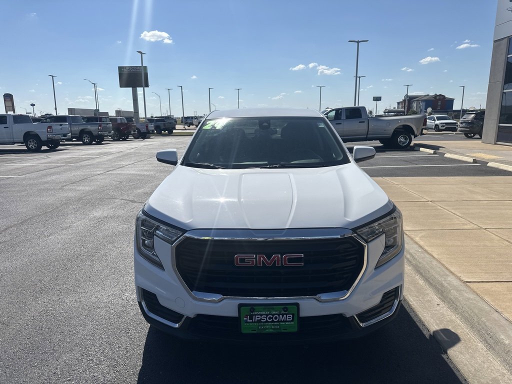 Used 2024 GMC Terrain SLE image 3