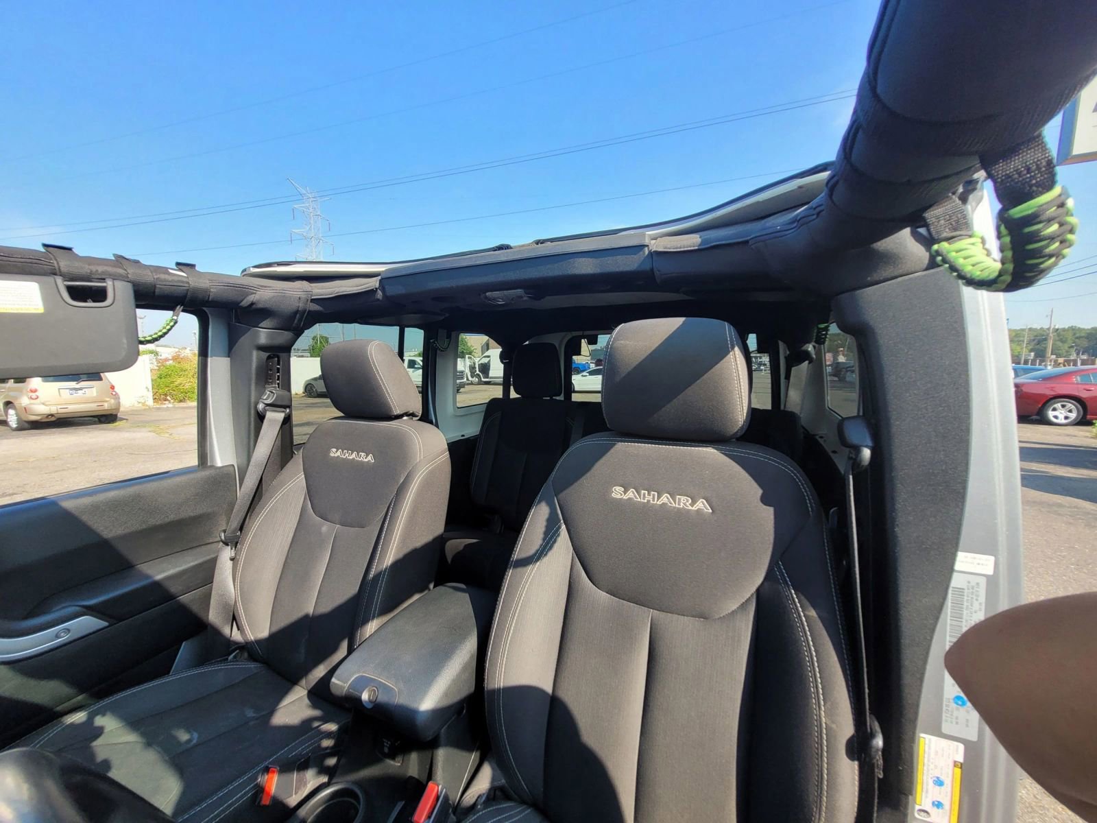 Used 2018 Jeep Wrangler Unlimited Sahara w/ Max Tow Package image 11