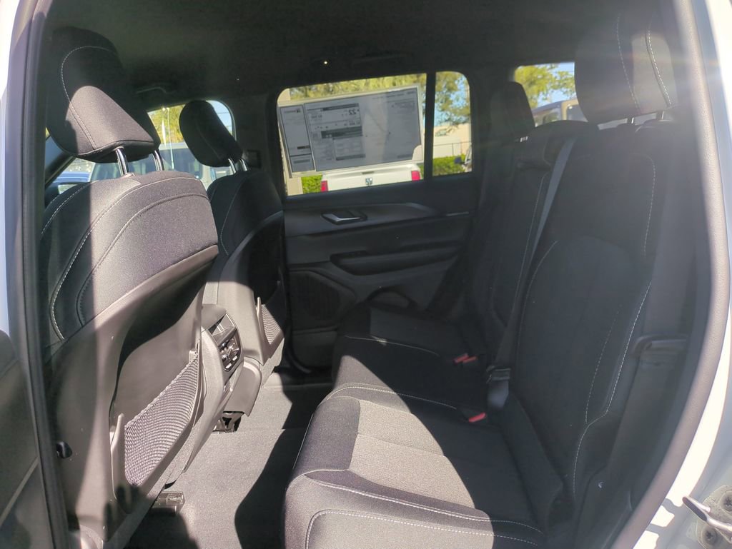 New 2025 Jeep Grand Cherokee Laredo w/ MOPAR Finishing Package RWD image 15