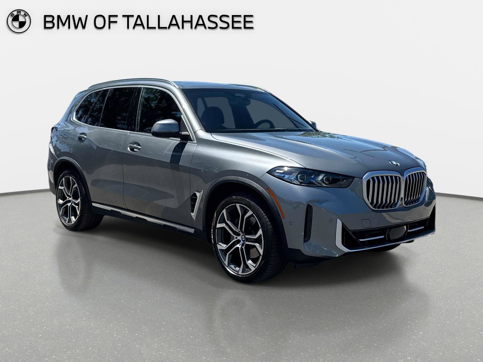 Used 2024 BMW X5 xDrive40i w/ Premium Package AWD/4WD image 3