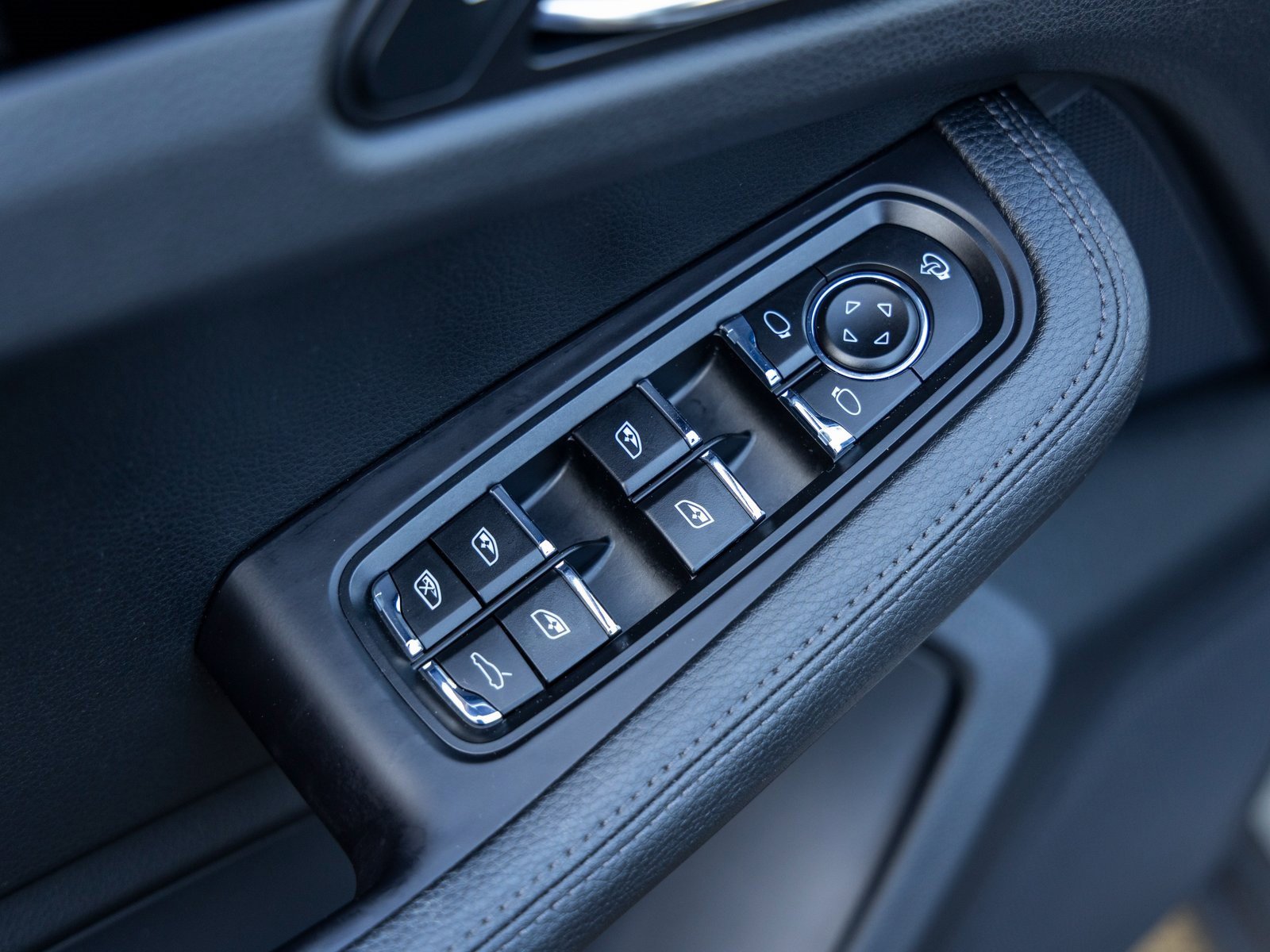 Certified 2023 Porsche Macan image 23