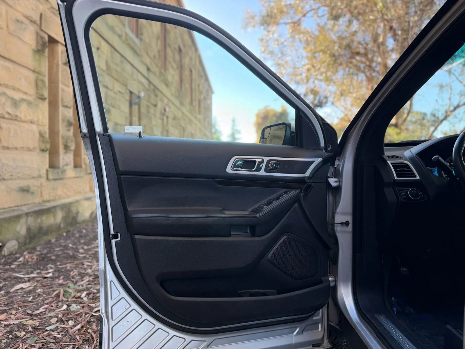 Used 2015 Ford Explorer Limited image 8