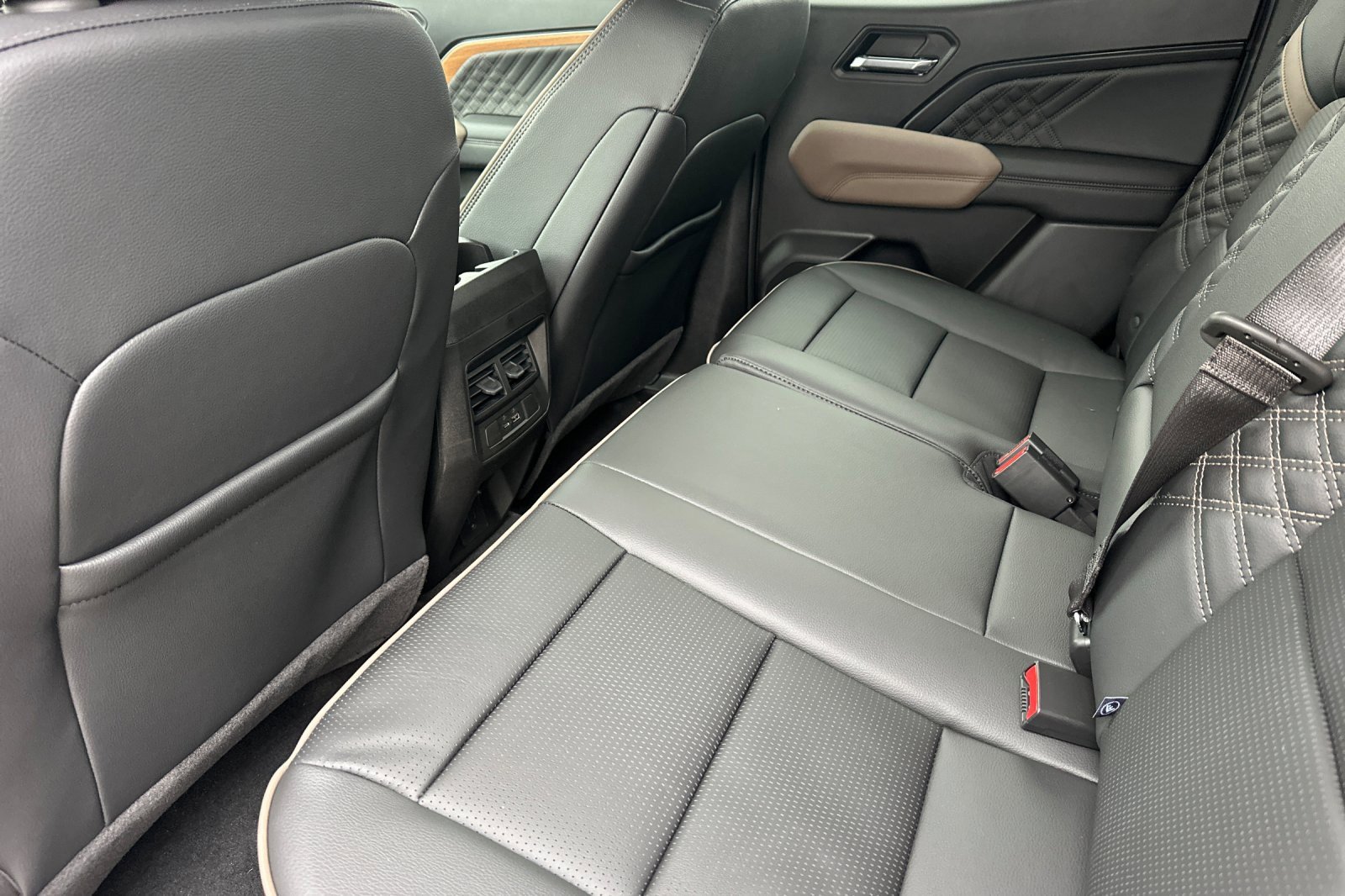 New 2026 GMC Canyon Denali image 13