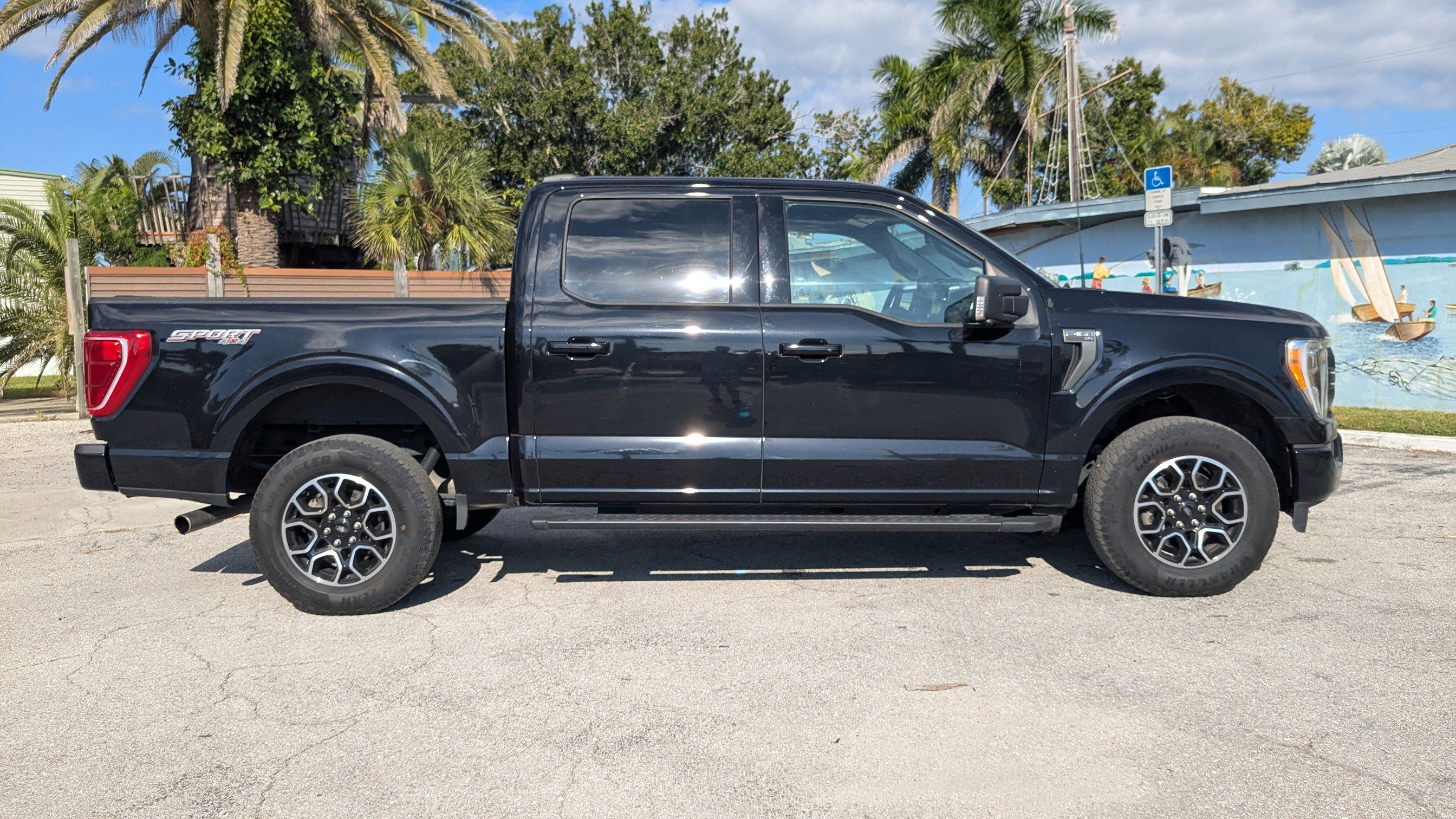 Used 2022 Ford F150 XLT w/ Equipment Group 302A High image 3