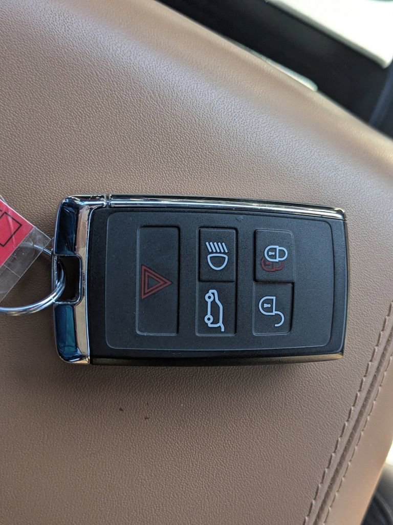 Used 2021 Land Rover Defender 110 X image 27