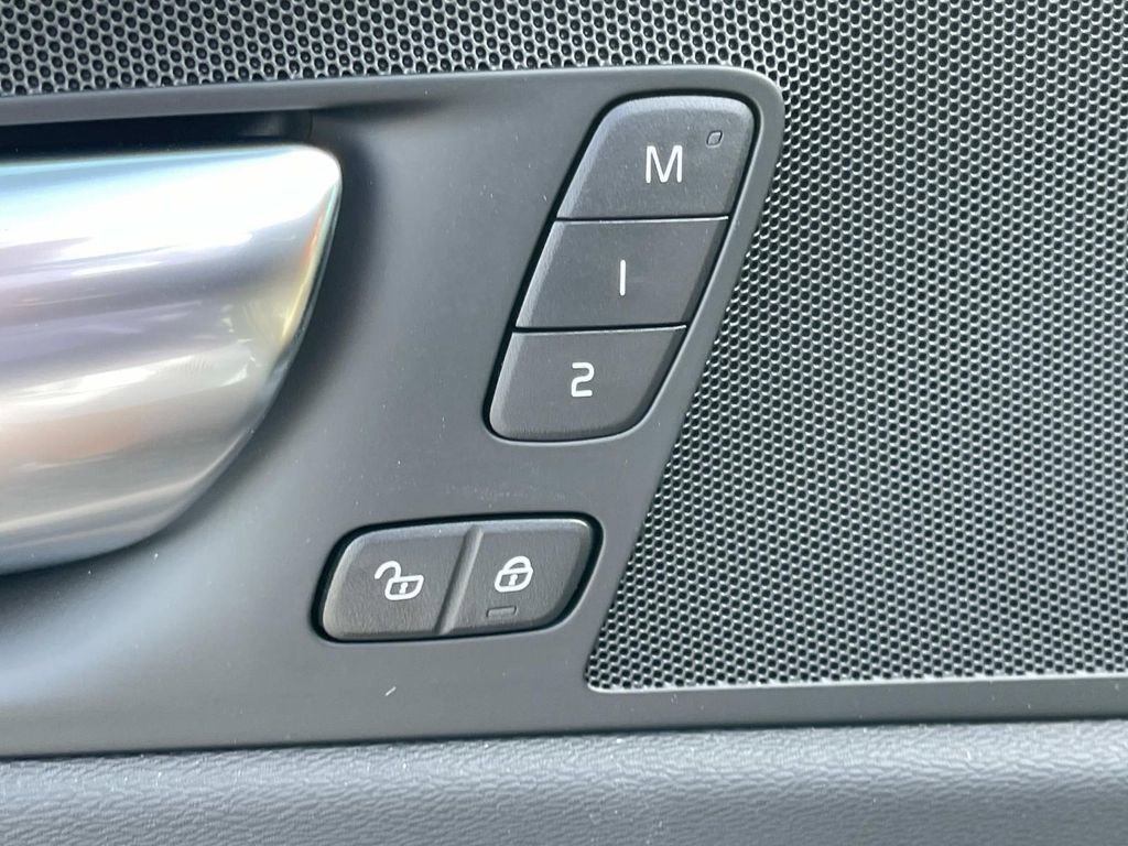 New 2026 Volvo XC60 B5 Plus w/ Protection Package Premier image 23