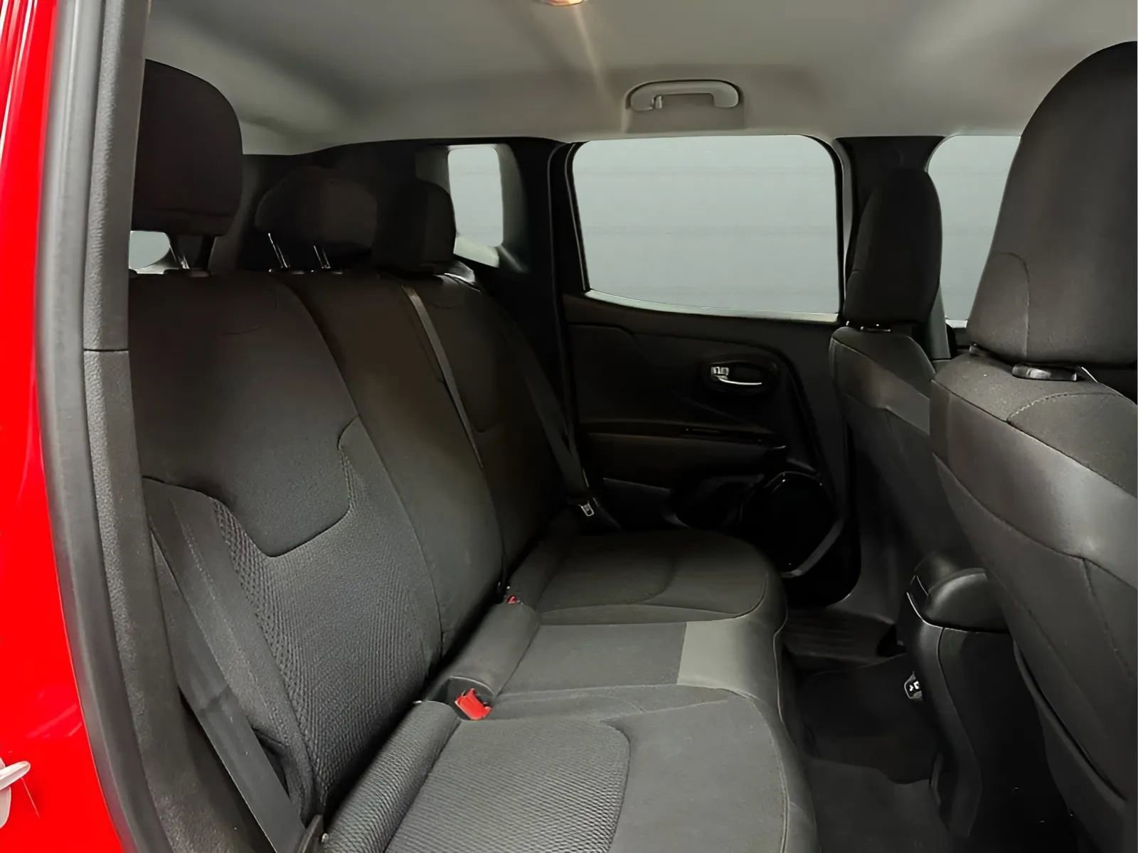 Used 2018 Jeep Renegade Altitude FWD image 13