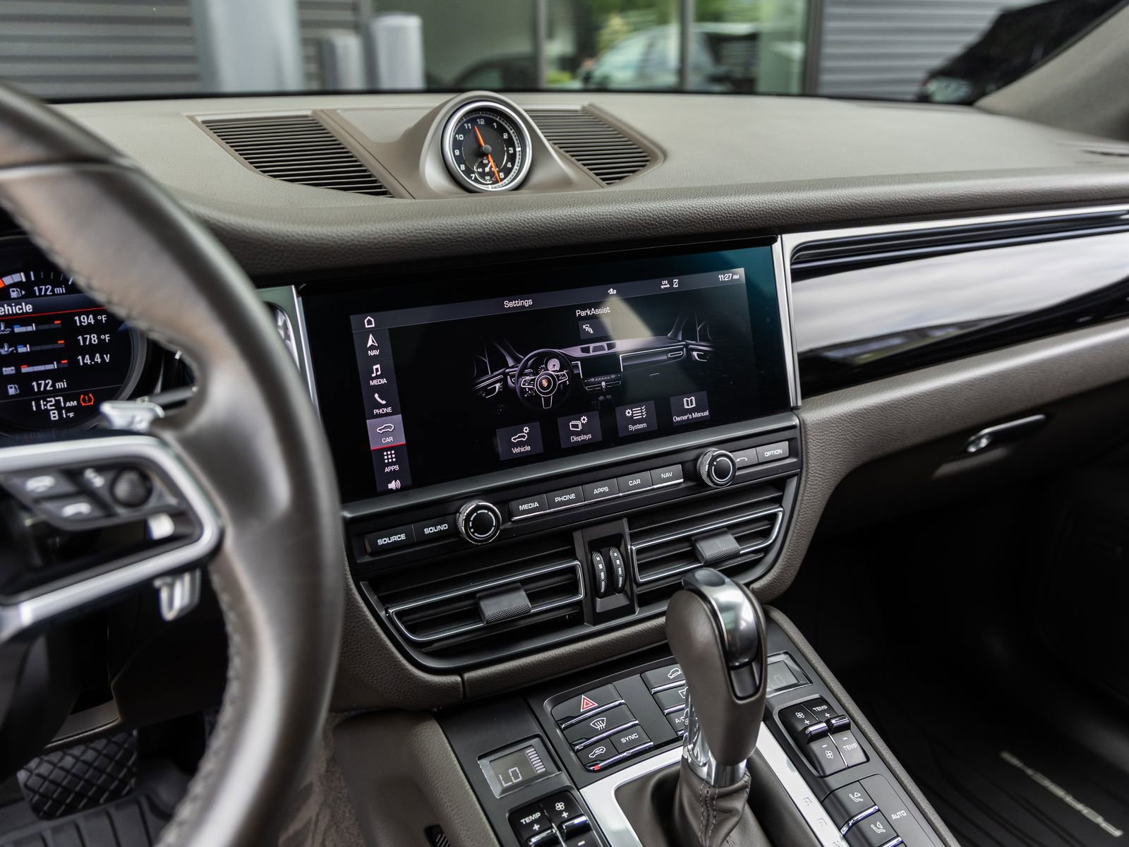Certified 2021 Porsche Macan AWD/4WD image 29