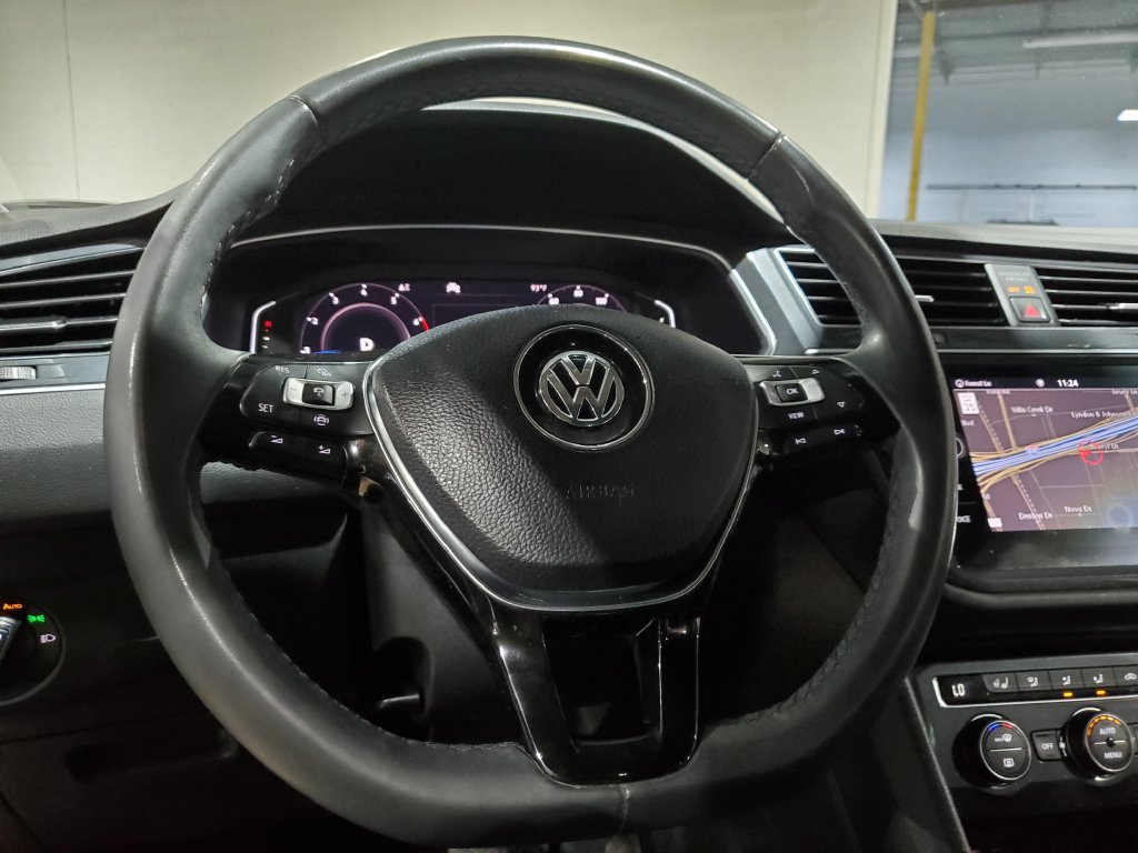 Used 2020 Volkswagen Tiguan SEL FWD image 24