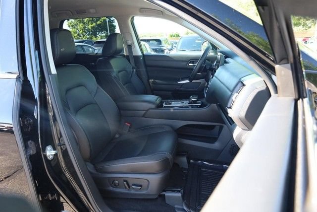 Certified 2025 Nissan Pathfinder SL w/ Cargo Package AWD/4WD image 29