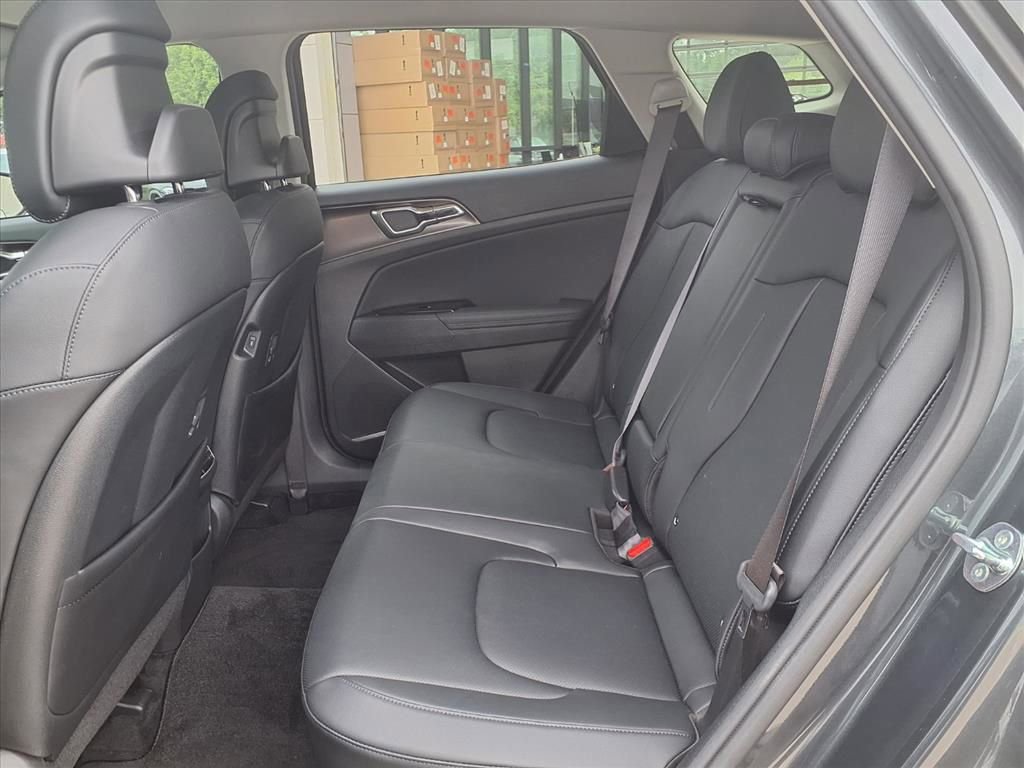 Used 2024 Kia Sportage EX AWD/4WD image 17