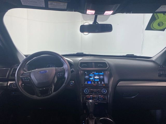 Used 2018 Ford Explorer XLT w/ Equipment Group 202A AWD/4WD image 10